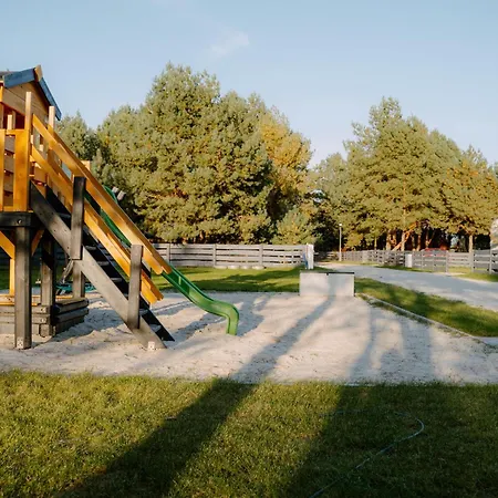 Dom wakacyjny Osada Pod Gwiazdami&spa - Deluxe Blisko Jezioro, Ogrodzony, Ognisko, Taras, Dodatkowa Sypialnia