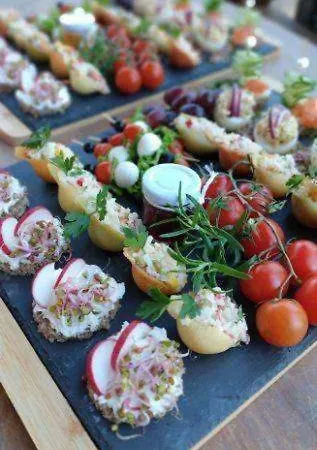 Osada Pod Gwiazdami & * Lasko